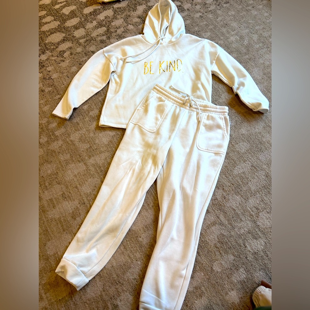 Rae Dunn Large BE KIND Jogger Set